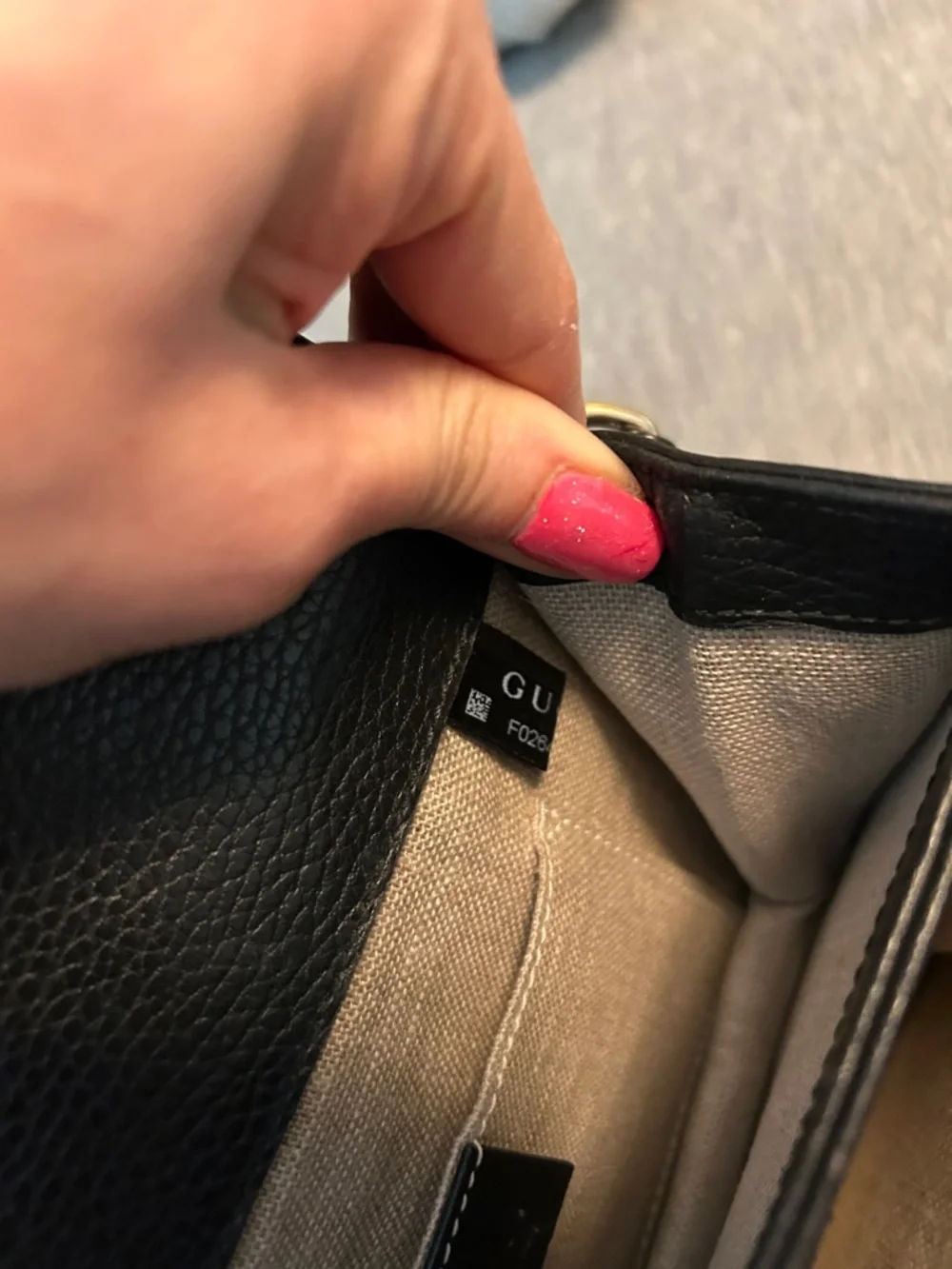 Gucci Black Leather Chain Crossbody Bag with Gold-Tone Logo - Picture 7 of 10